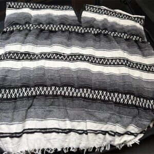 Original Mexican Blanket Vest Pancho Black & White Excellent Condition  XLarge